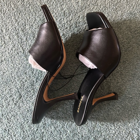 Express Square Toe Mid Heel Sandals - Picture 6 of 8